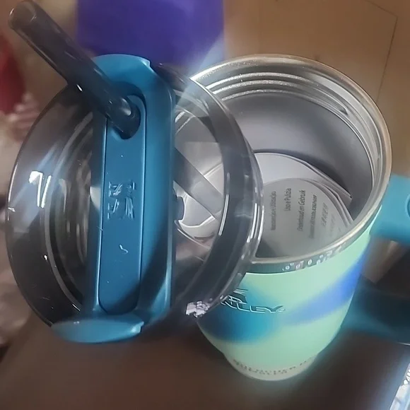 New 30 Ounce Authentic Stanley Coastal Teal Motion Tumbler - Picture 9 of 10